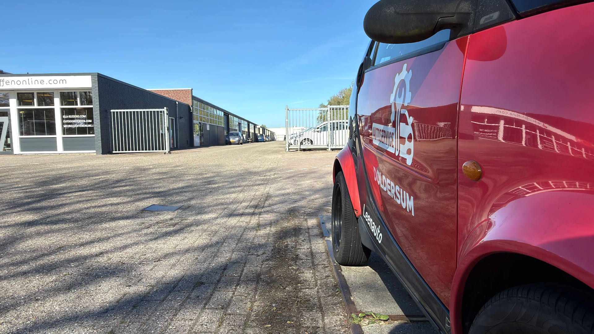 Leenauto van Autoservice Doldersum bij de werkplaats in Assen